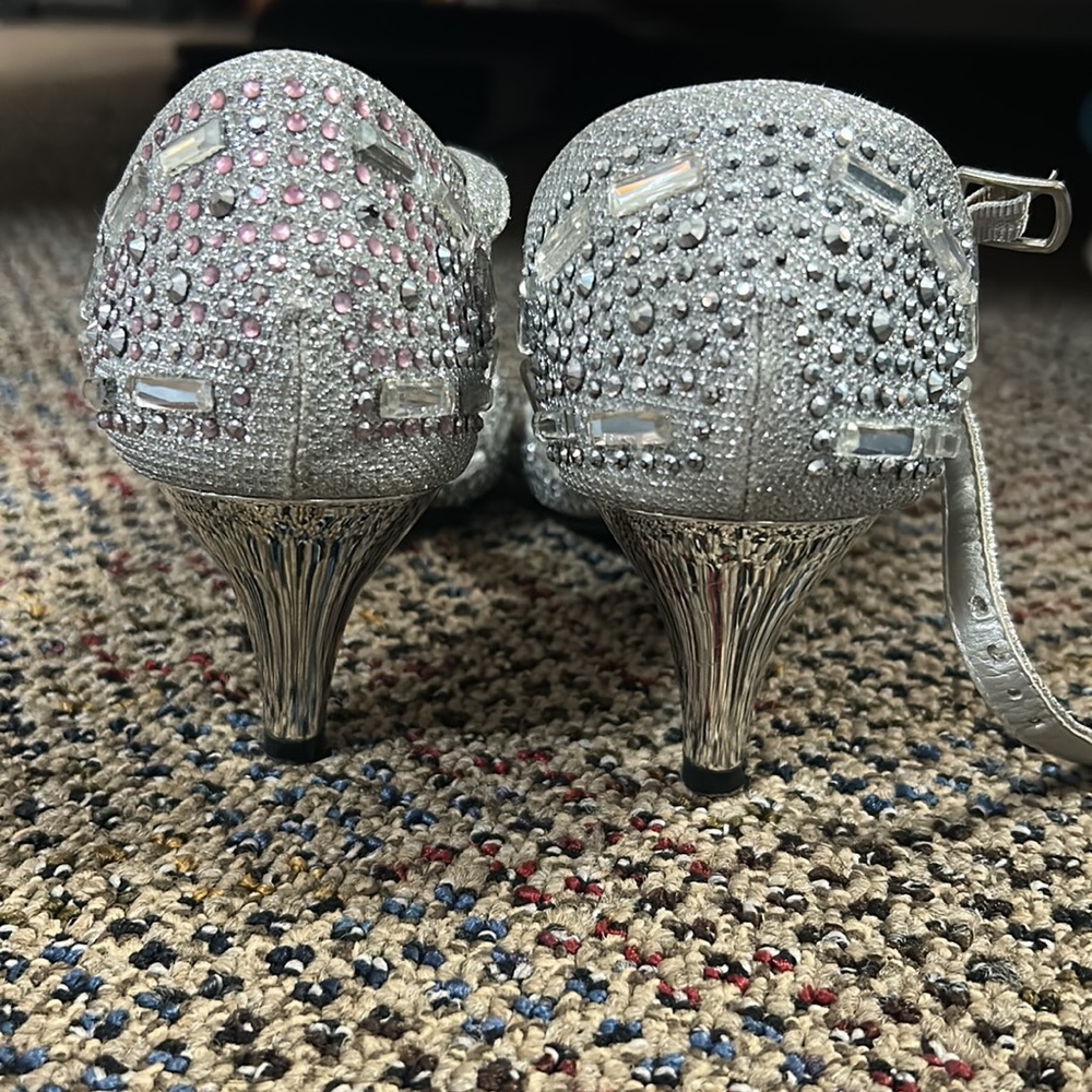 Heels - Picture 3 of 3